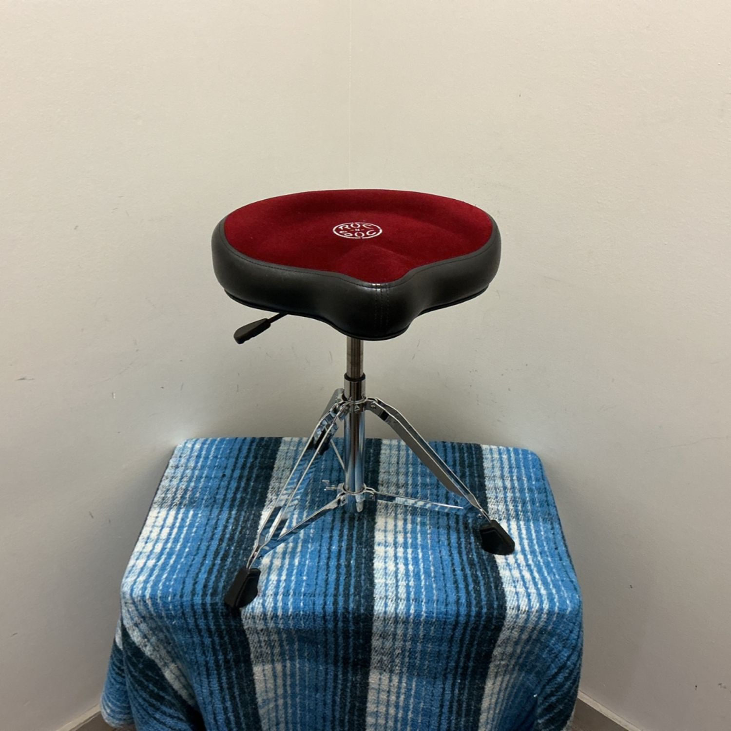Roc n Soc Red Hydraulic Drum Throne