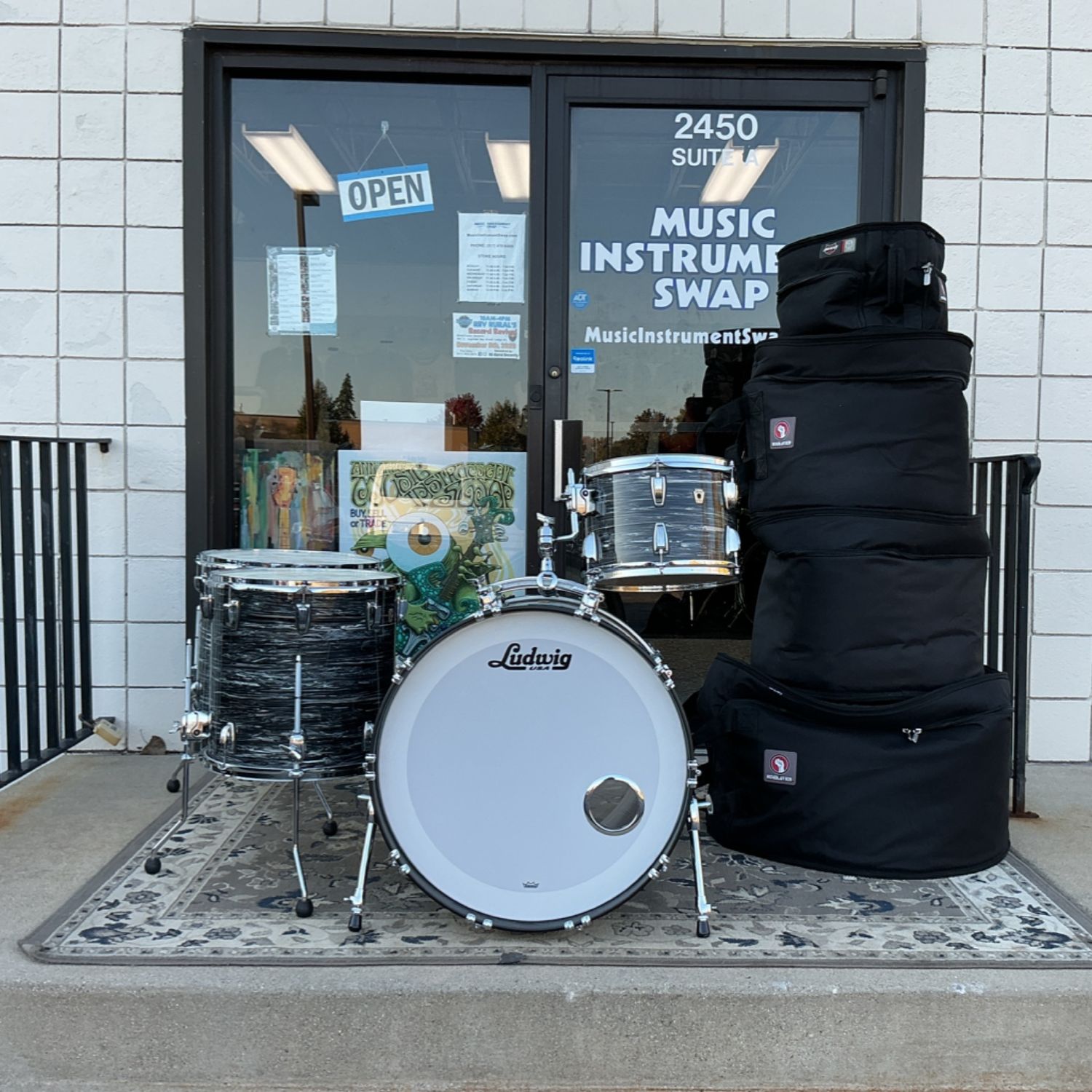 Ludwig Classic Maple 13 Ludwig Classic Maple 13"/16"/18"/24" Black Oyster Pearl Drum Set w/Bags