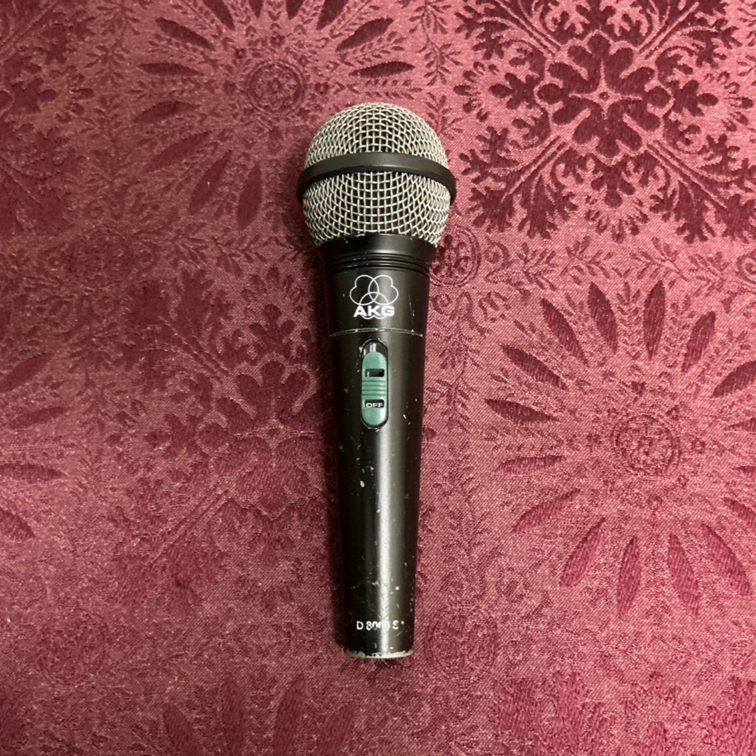 AKG D 8000 S Dynamic Hypercardioid Microphone AKG D 8000 S Dynamic Hypercardioid Microphone