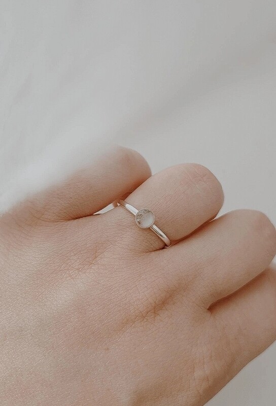 Zilveren ring rond
