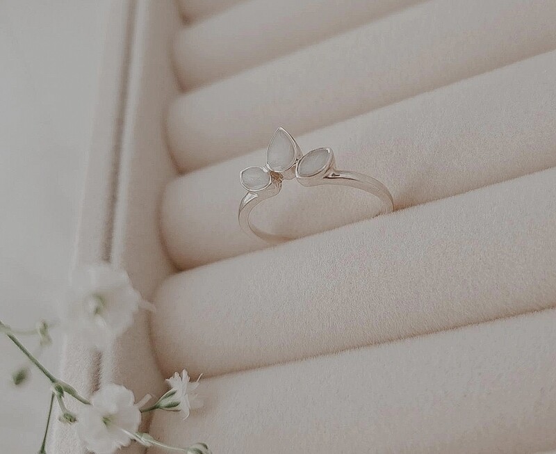 Triple teardrop ring