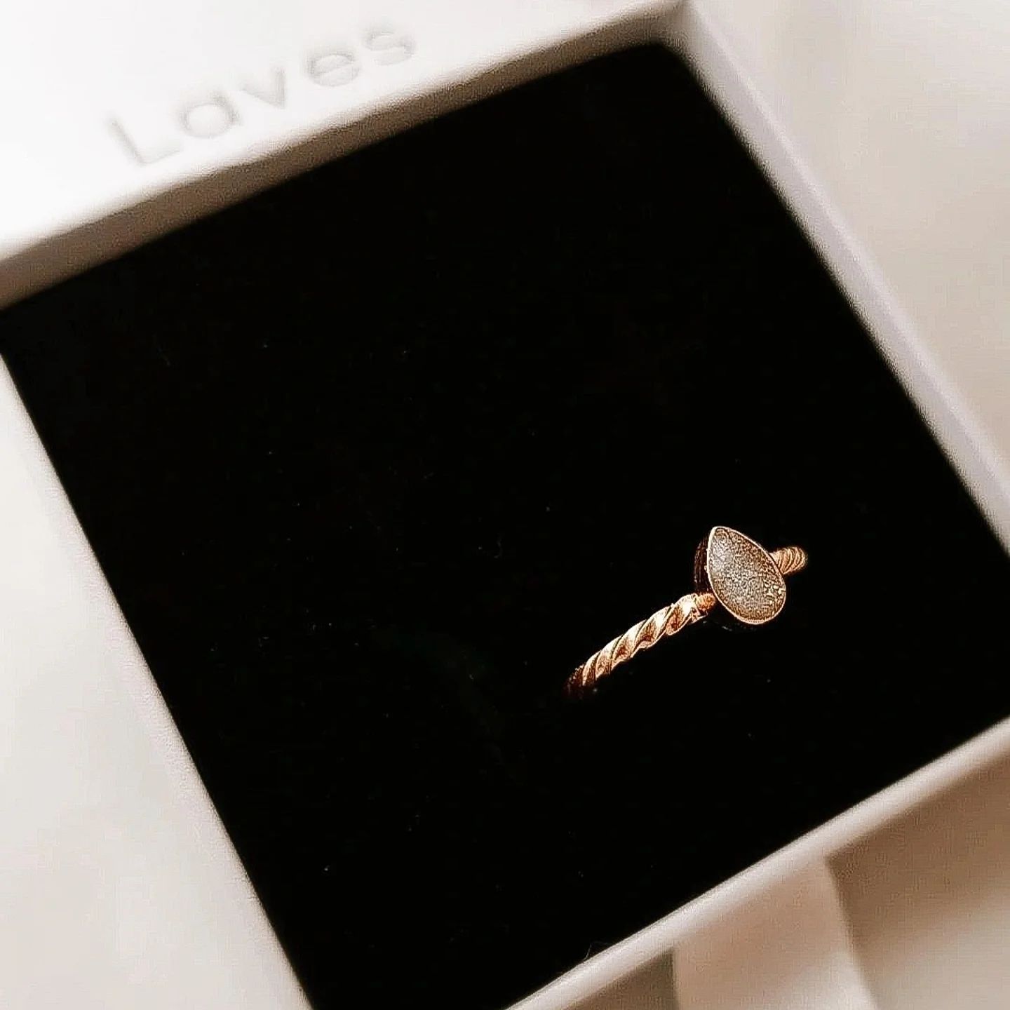 Twist teardrop ring verguld goud/Zilver