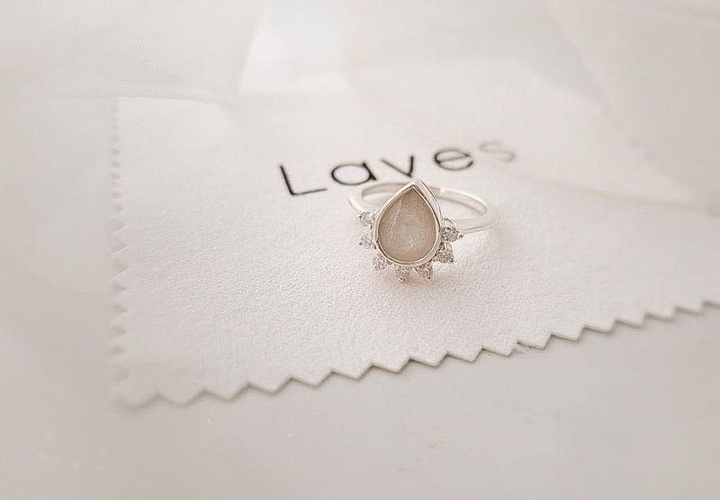 Teardrop met diamanten ring