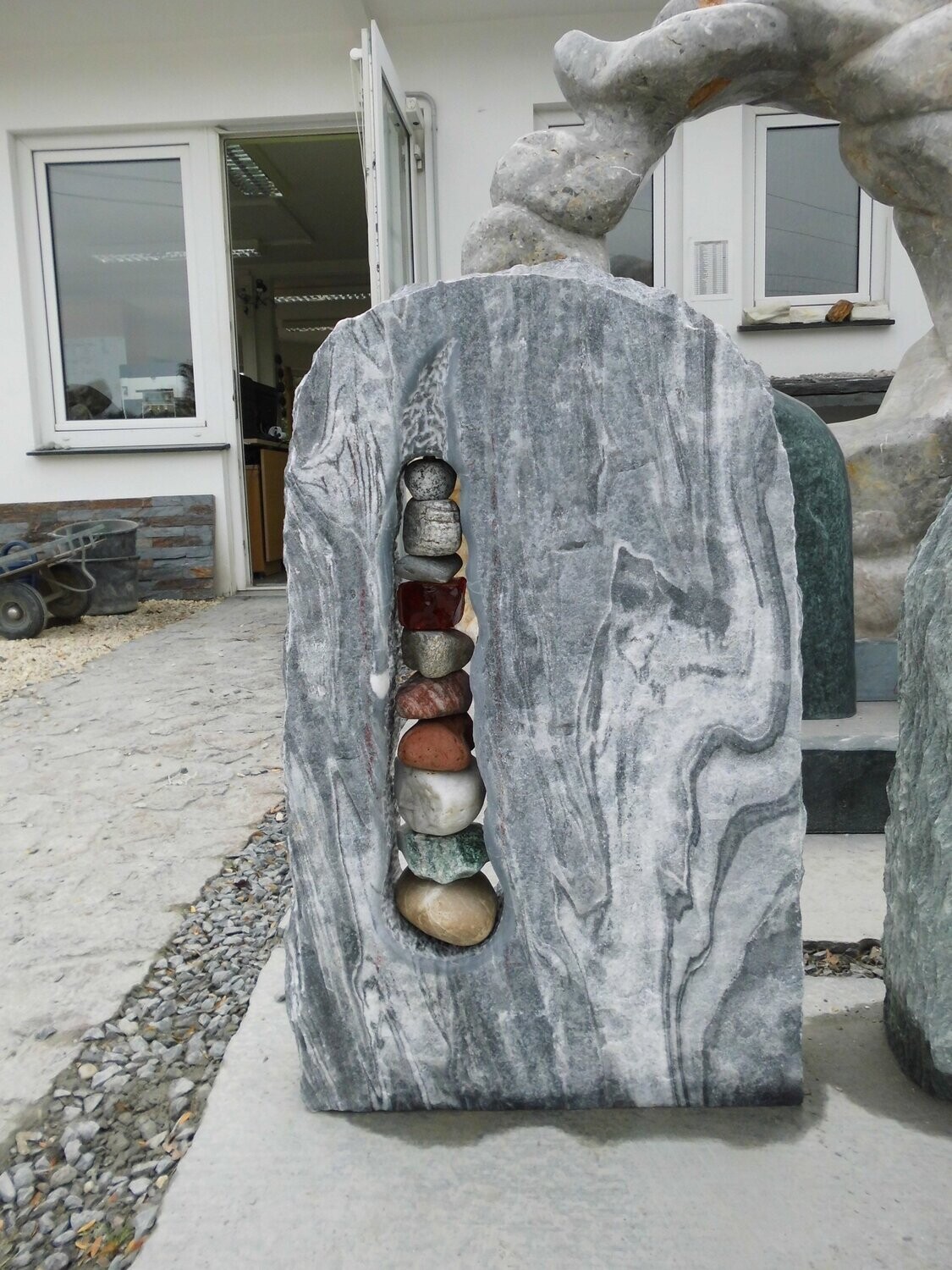 Alaska-Grau-Felsen, spaltrau mit Steineiche
