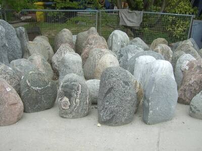Schwedischer-Granit-Findlinge mit Standfuge