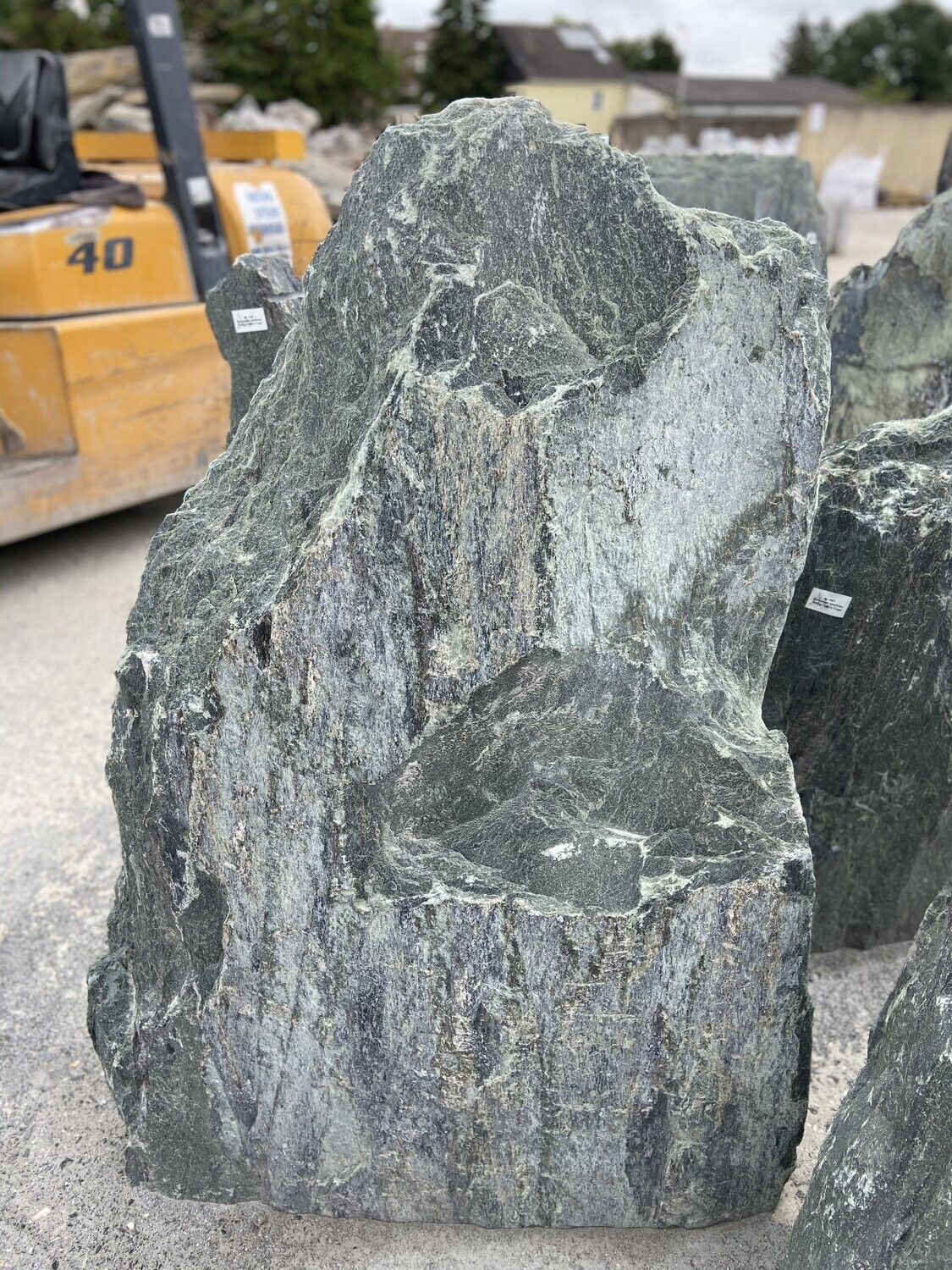 Serpentin-Felsen, spaltrau