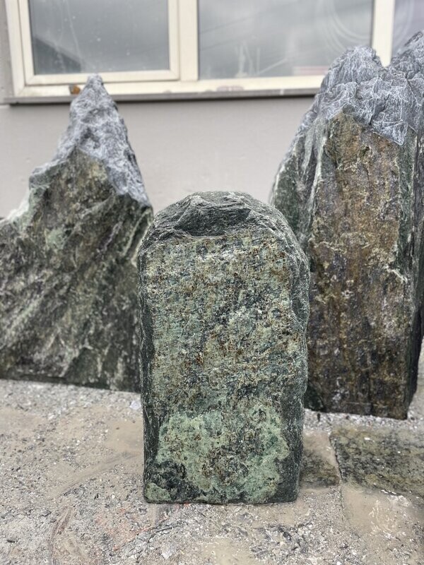 Serpentin-Felsen, getrommelt Serpentin-Felsen, getrommelt
