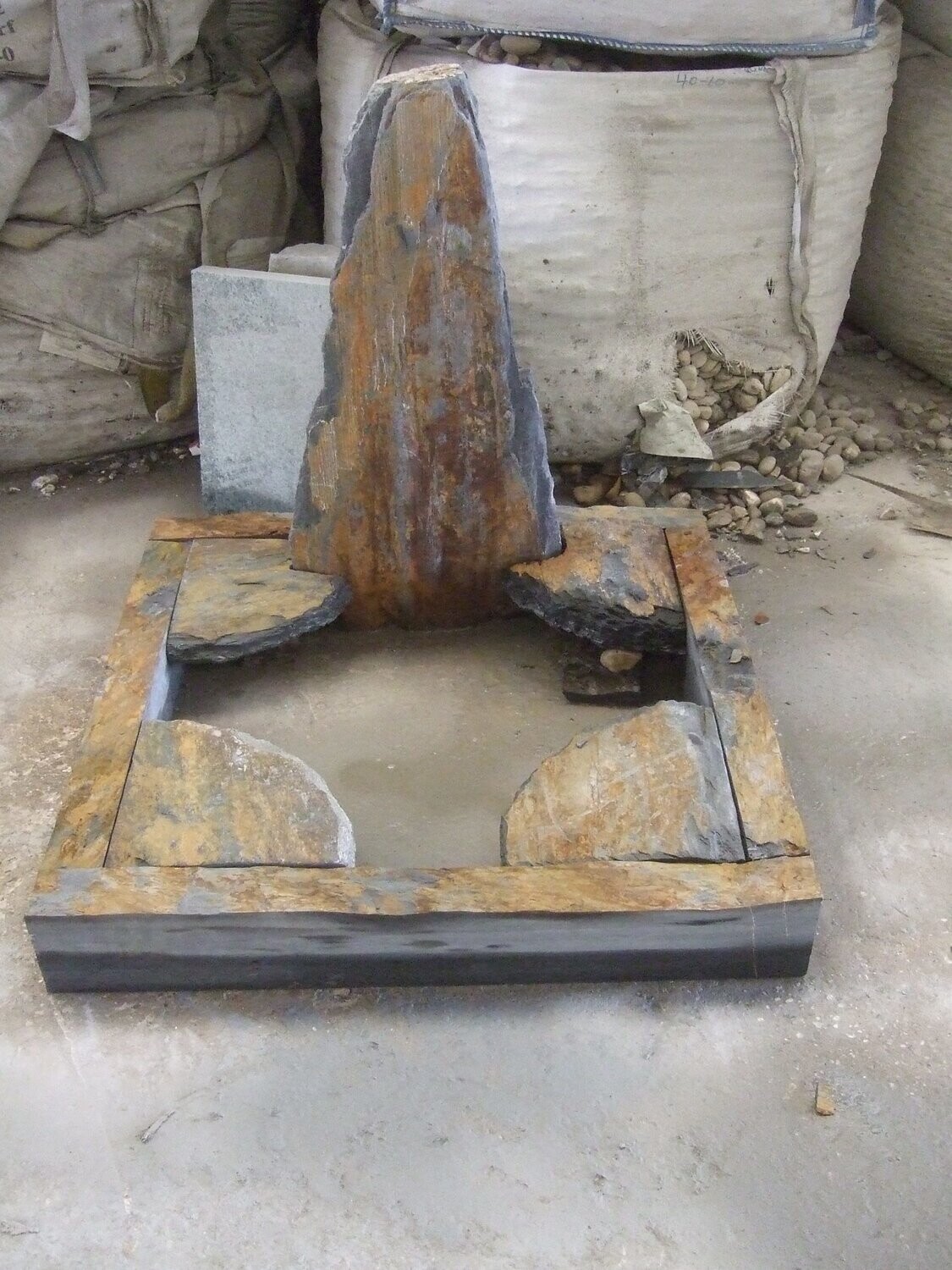 Schiefer-Braun-Einfassung, Seiten gesägt, OF spaltrau