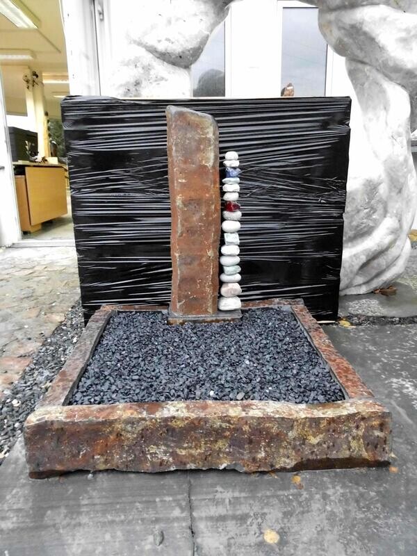 Basalt-Einfassung braun, OF & außen natur, innen & unten gesägt, Köpfe & Kanten geschliffen Basalt-Einfassung braun, OF & außen natur, innen & unten gesägt, Köpfe & Kanten geschliffen