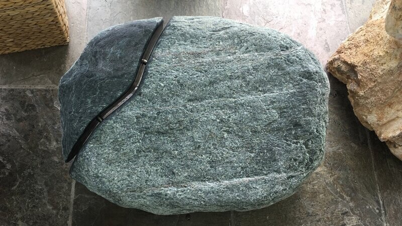 Serpentin-Liegekissen, getrommelt & teilsatiniert Serpentin-Liegekissen, getrommelt & teilsatiniert "Pesaro"