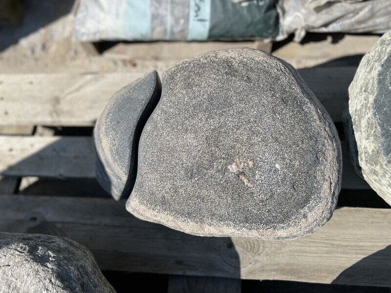 Schwedischer-Granit-Findling Schwedischer-Granit-Findling "Pesaro"
