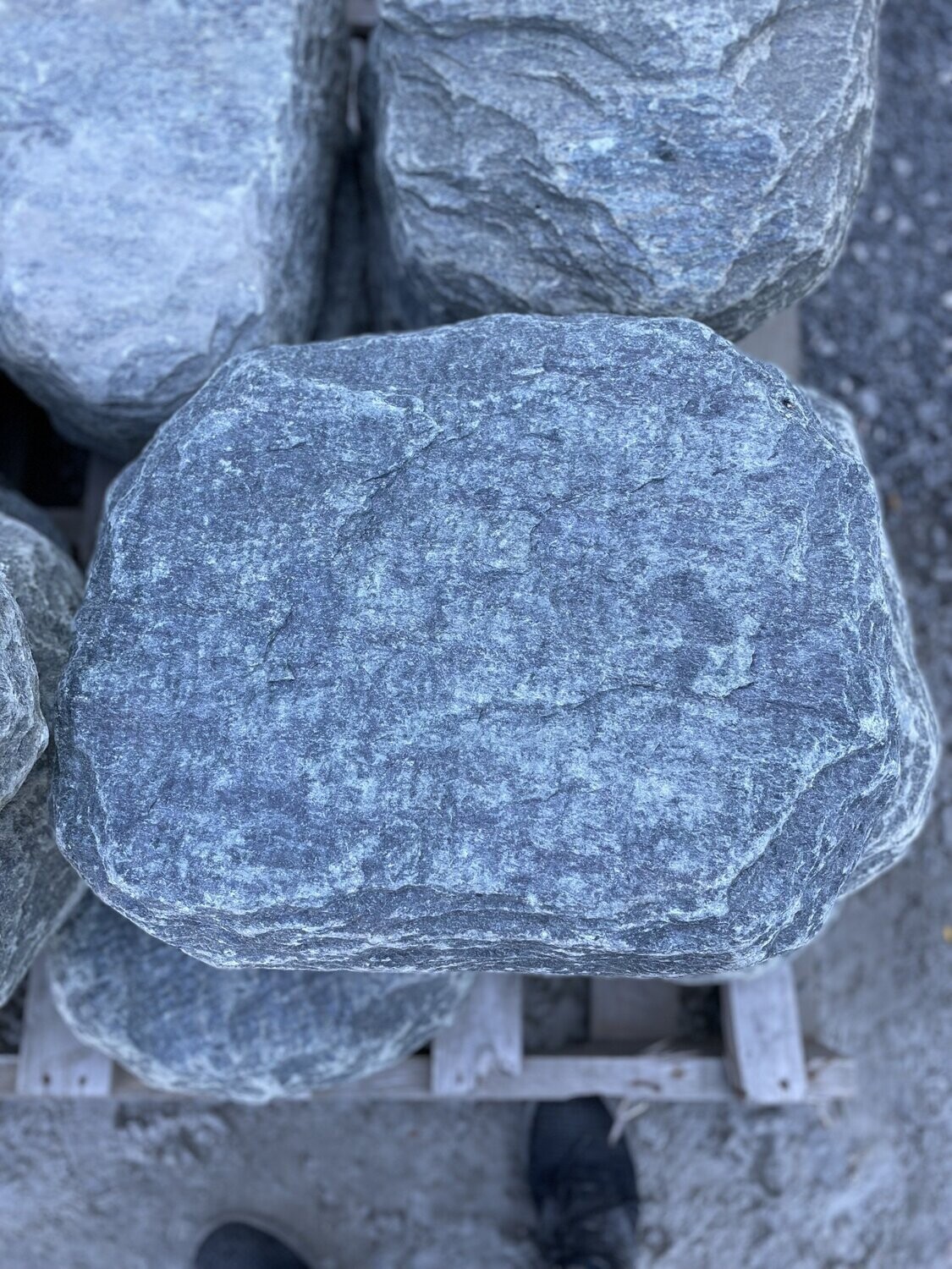 Serpentin-Liegekissen, getrommelt