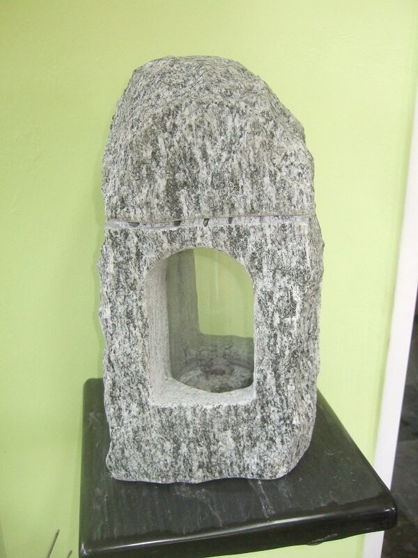 Silber-Gneis-Grablaterne, spaltrau Silber-Gneis-Grablaterne, spaltrau