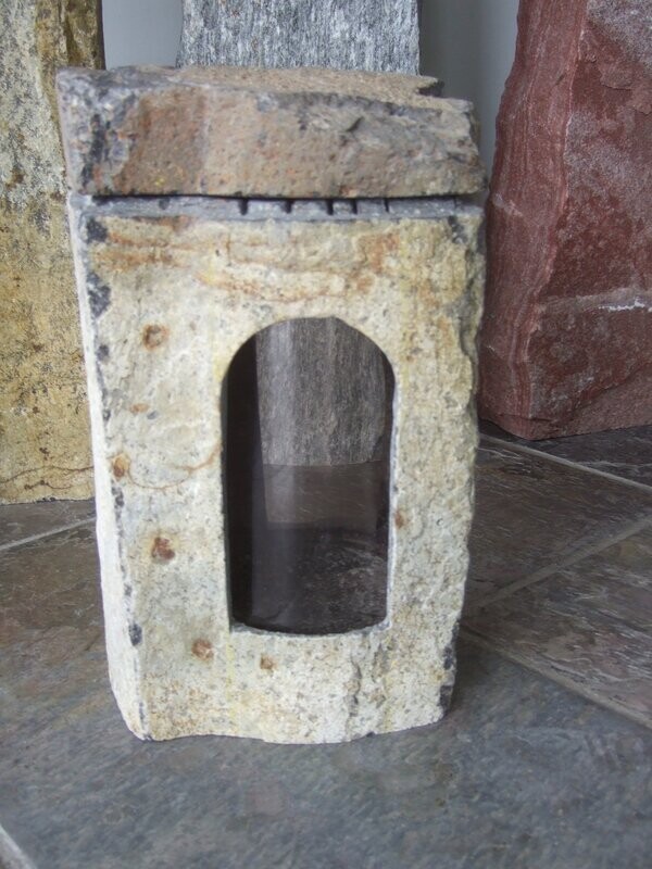 Basalt-Grablaterne afghanisch, naturbelassen Basalt-Grablaterne afghanisch, naturbelassen