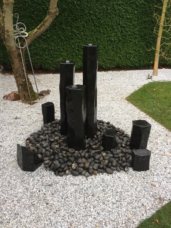 3er-Gruppe-Basalt, poliert, gebohrt 3er-Gruppe-Basalt, poliert, gebohrt