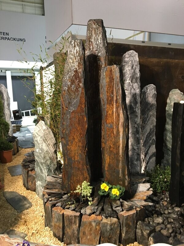 3er-Gruppe-Schiefer-Braun, spaltrau, gebohrt 3er-Gruppe-Schiefer-Braun, spaltrau, gebohrt