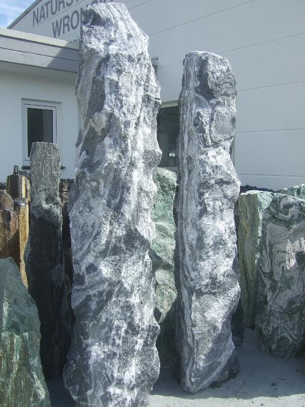 Alaska-Grau-Monolithen, spaltrau Alaska-Grau-Monolithen, spaltrau