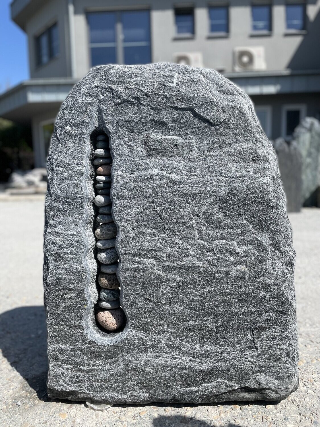 Maggia-Gneis-Felsen, getrommelt mit Steineiche