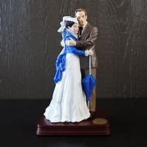 Grossman Scarlett and Ashley Figure