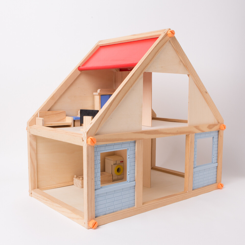 Dřevěný domeček pro panenky Playtive Junior