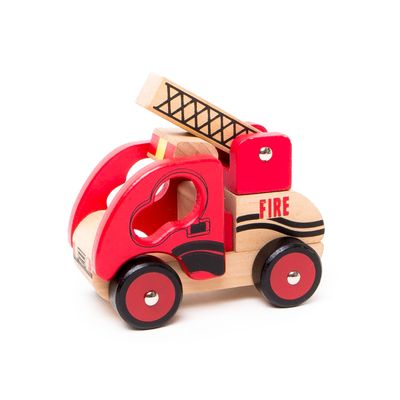Babu malé dřevěné hasičské auto