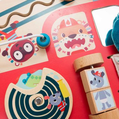 Lilliputiens dřevěný panel s aktivitami hasičský vůz