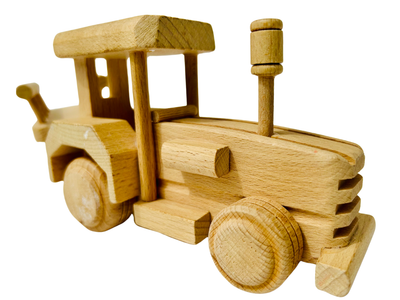 Dřevěný traktor – ruční výroba z masivu