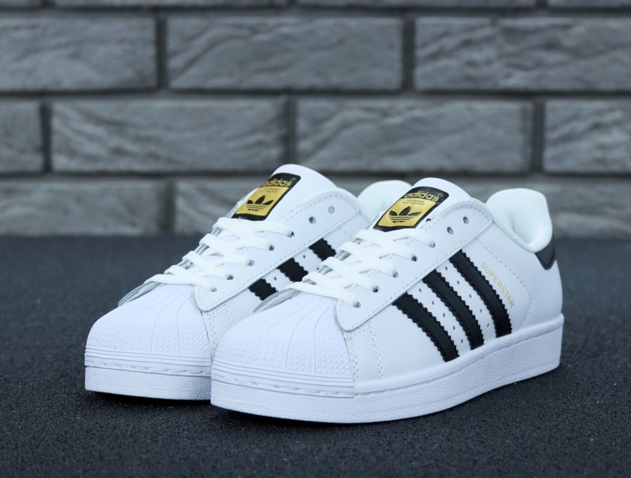 Adidas Superstar sneakers ( ladies)
