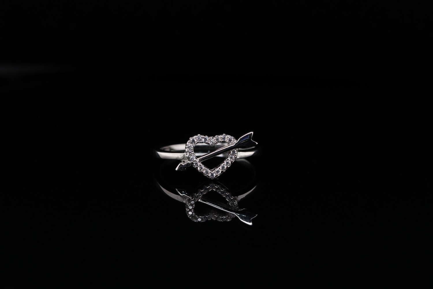 Solitaire Heart Arrow Ring
