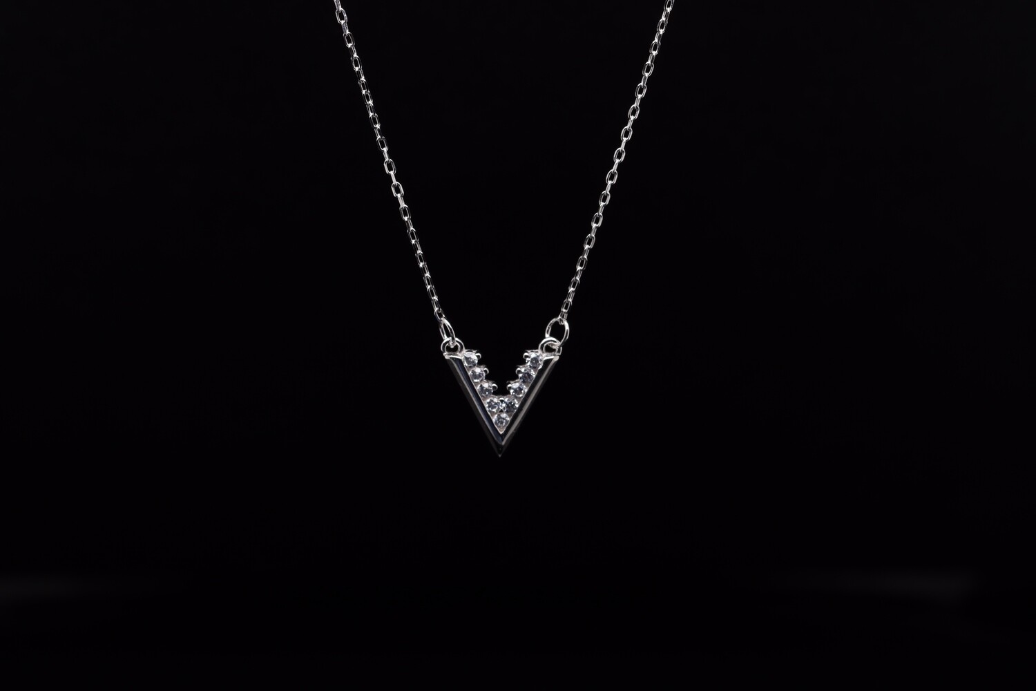 Solitaire V Shaped Pendant