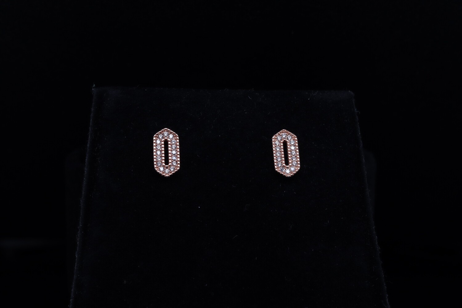 Solitaire Sparkling Oval Shaped Studs