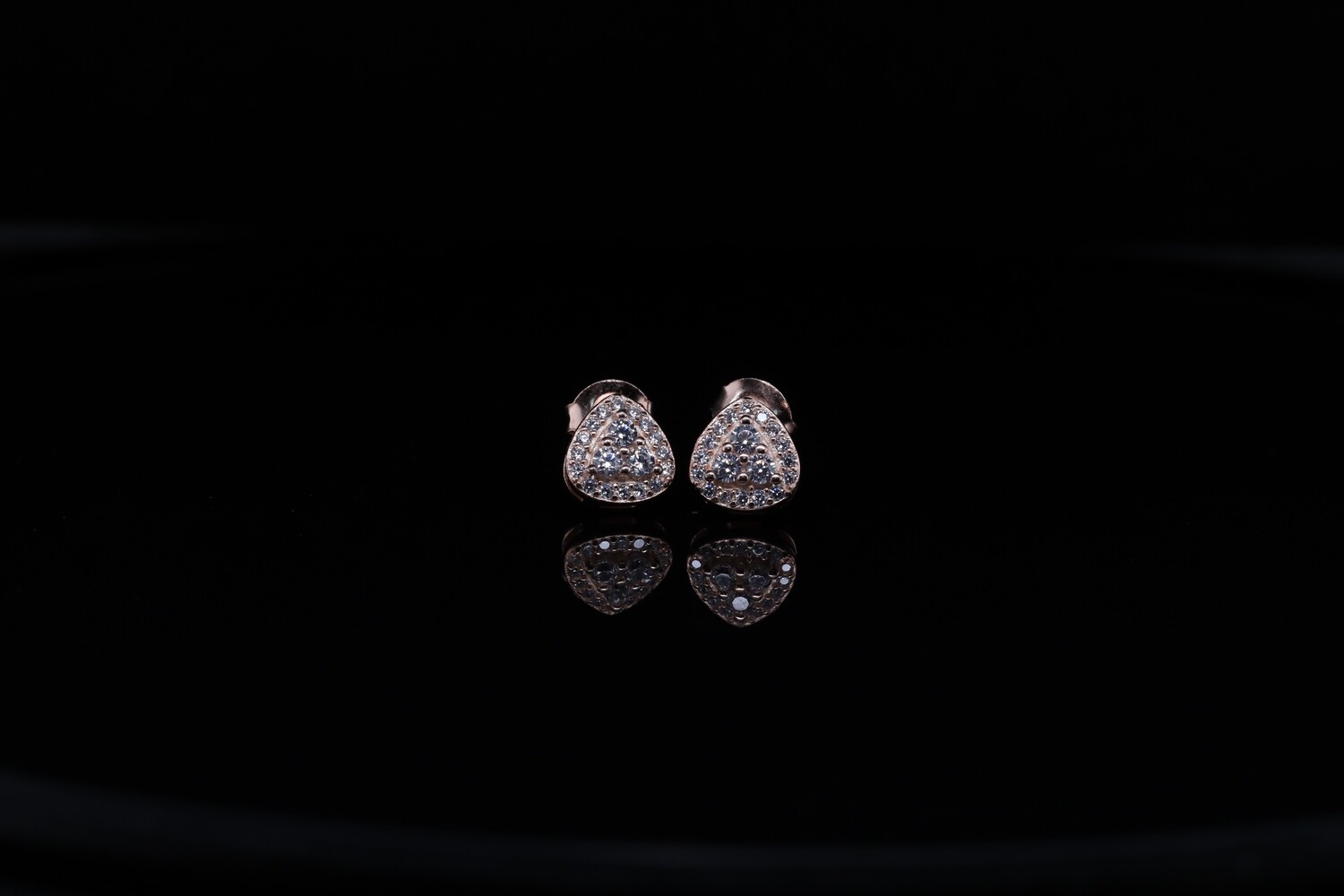 Solitaire Sparkling Silver Stud