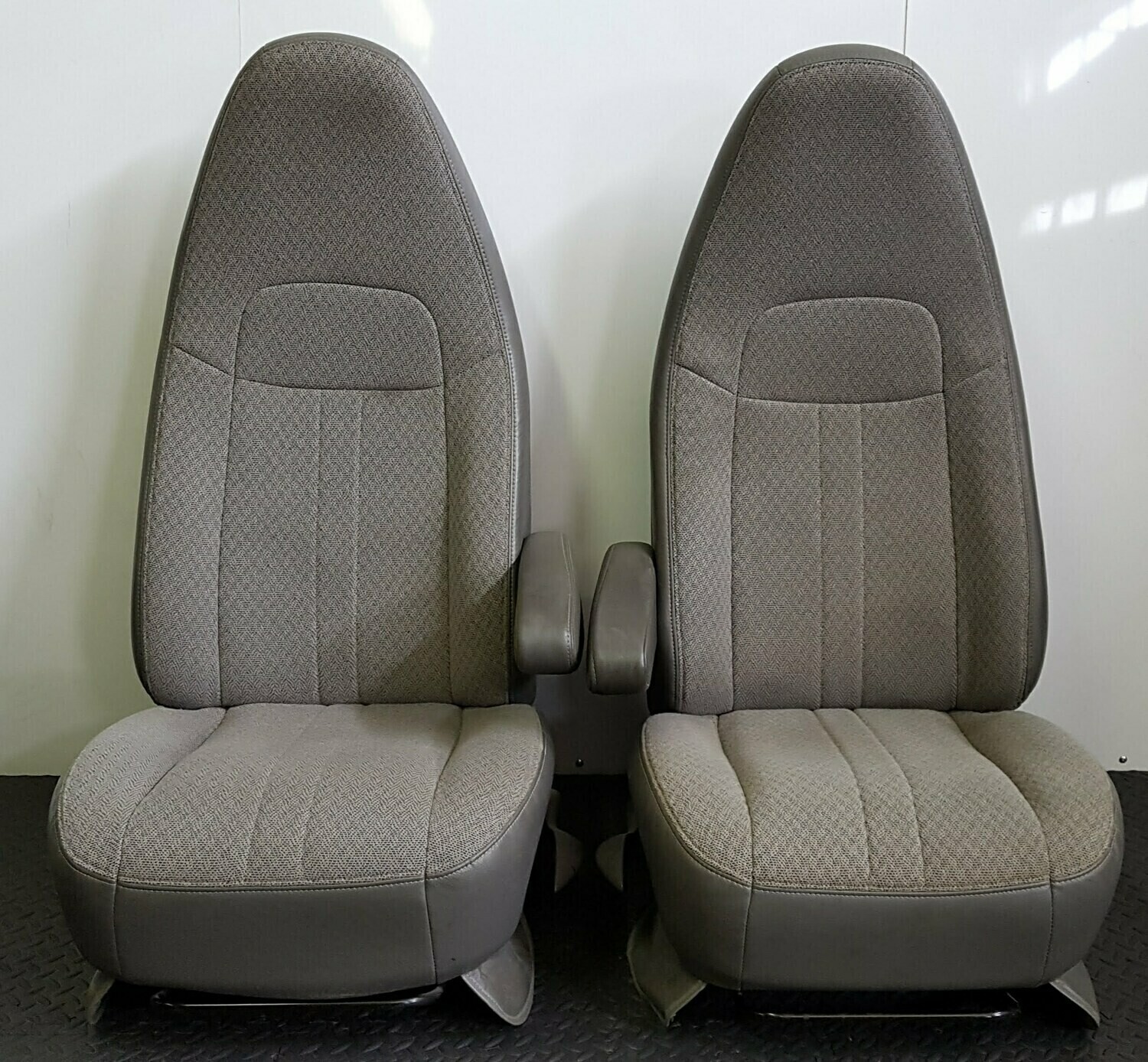 Chevy Express / GMC Savana Front Seats - Cloth