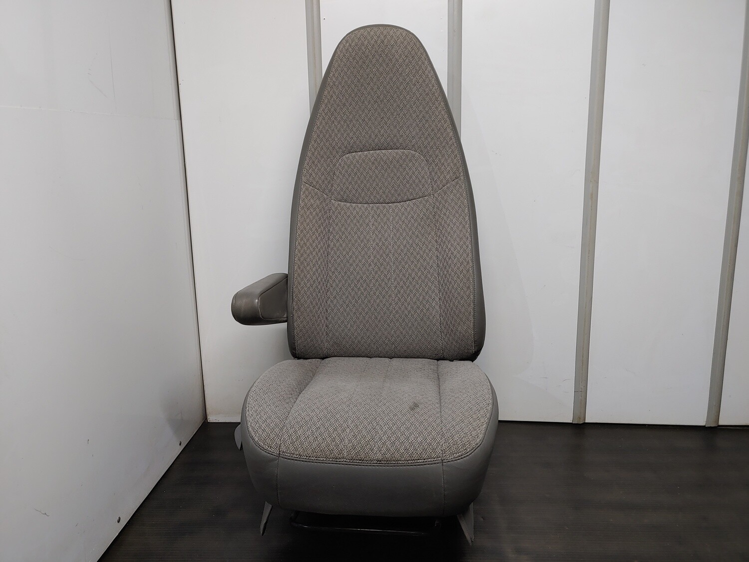 Chevy Express / GMC Savana Driver Seat - Cloth