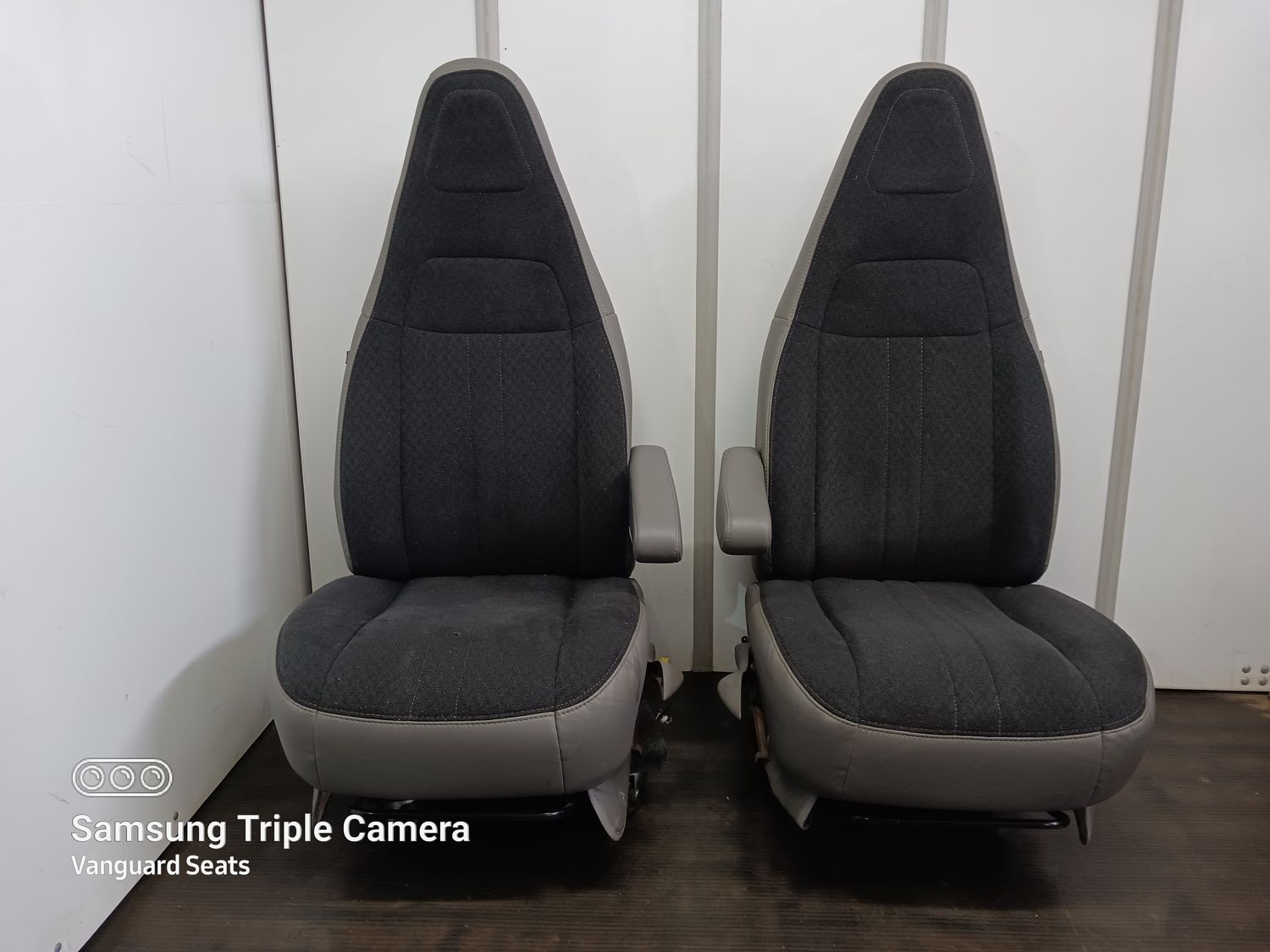 ​Chevy Express / GMC Savana Front Seats - w/ Airbag