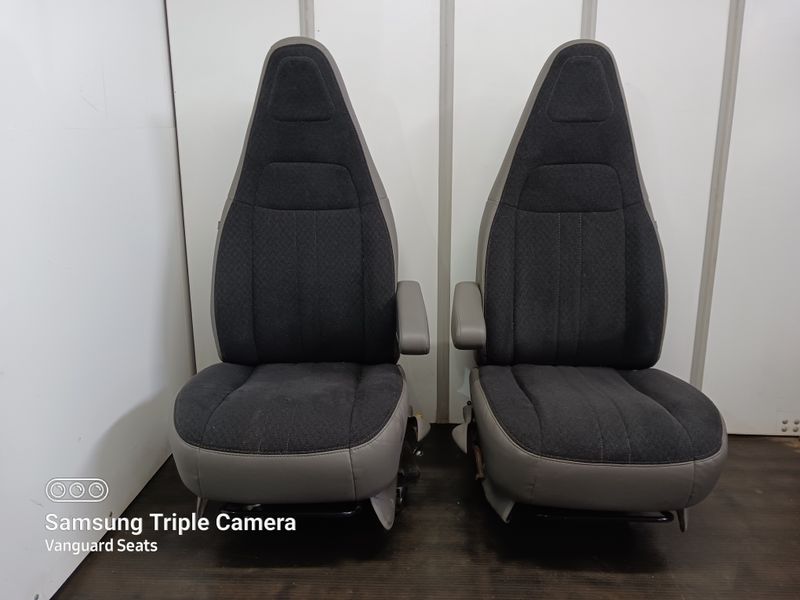 ​Chevy Express / GMC Savana Front Seats - w/ Airbag