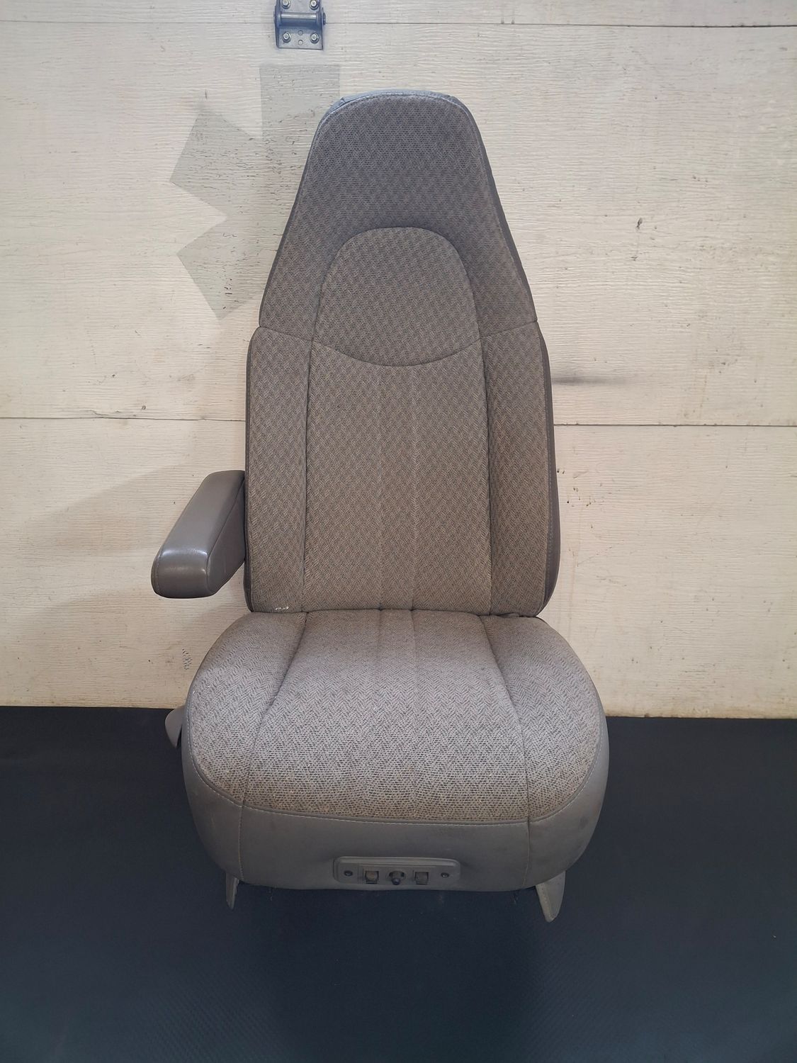 Chevy Express / GMC Savana Driver Seat - Powered