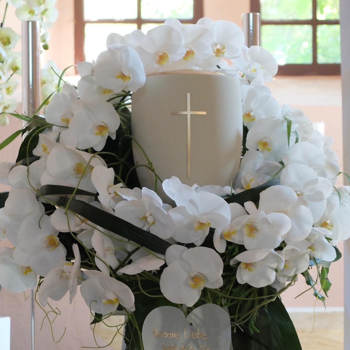 hoher Urnenkranz "In Liebe"