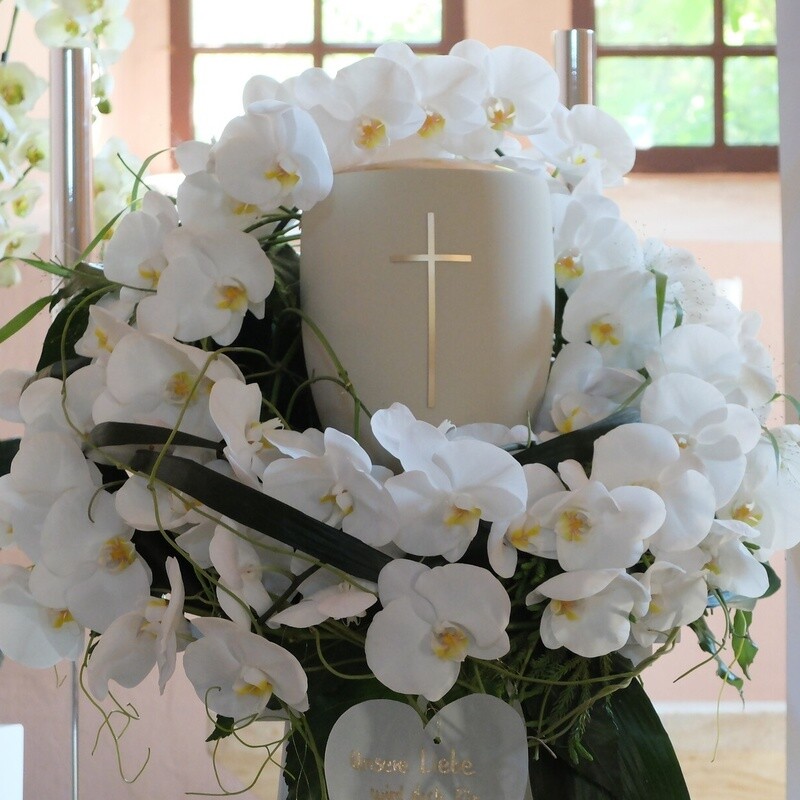 hoher Urnenkranz "In Liebe"