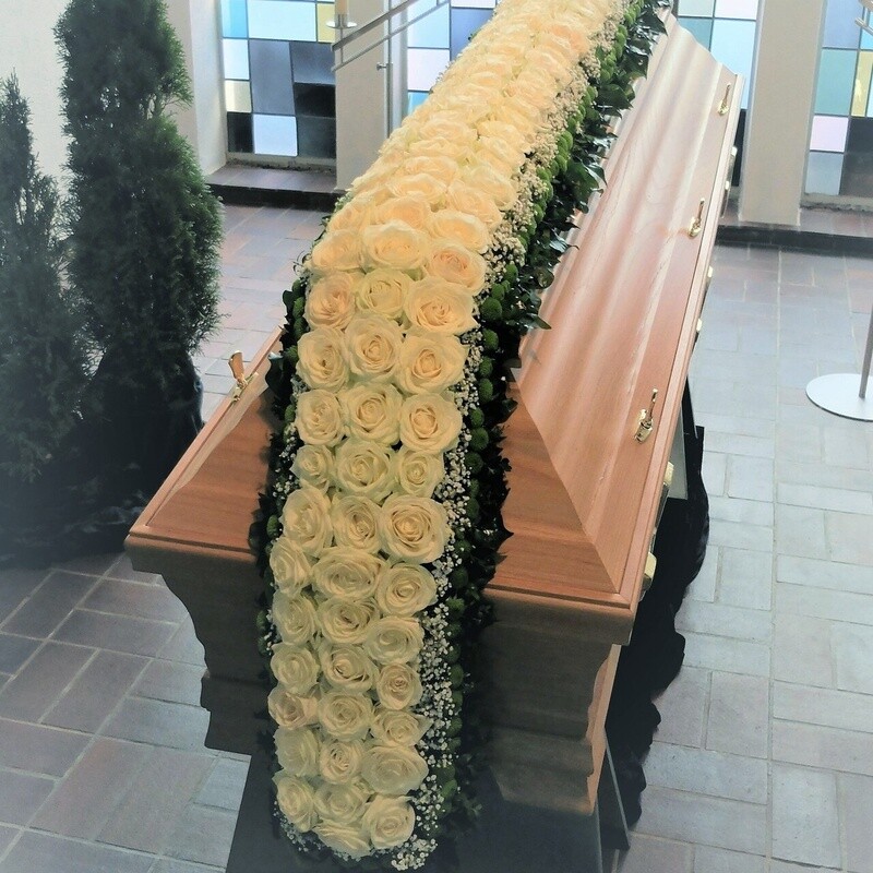 schmales, vorne abfließendes Blütenband schmales, vorne abfließendes Blütenband