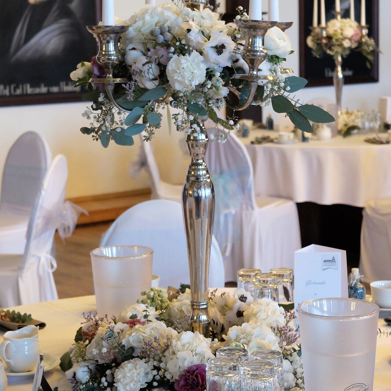 Blütenkranz und Blütenkuppel im Silberleuchter