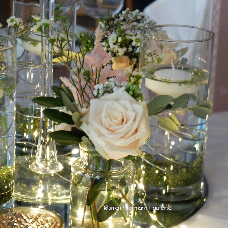Blütengläser auf Spiegel