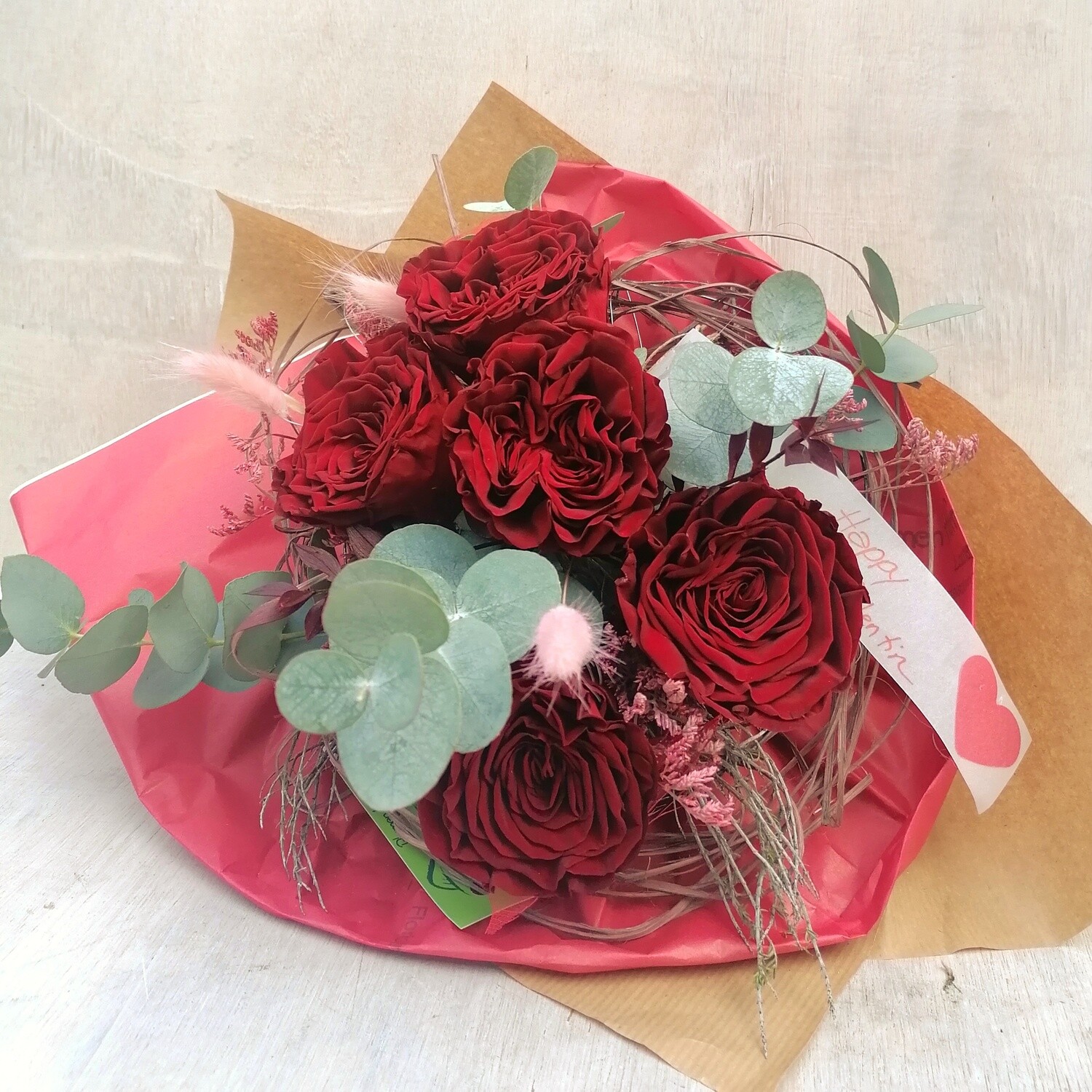 Strauß mit stabilisierten Rosen