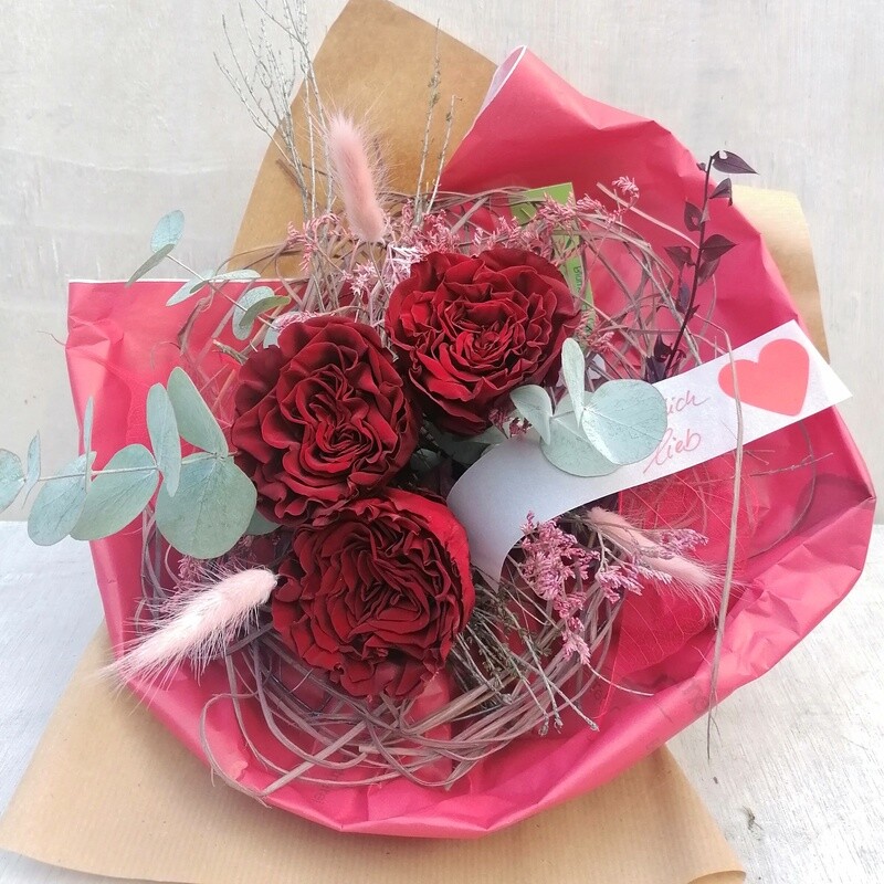 Strauß mit stabilisierten Rosen