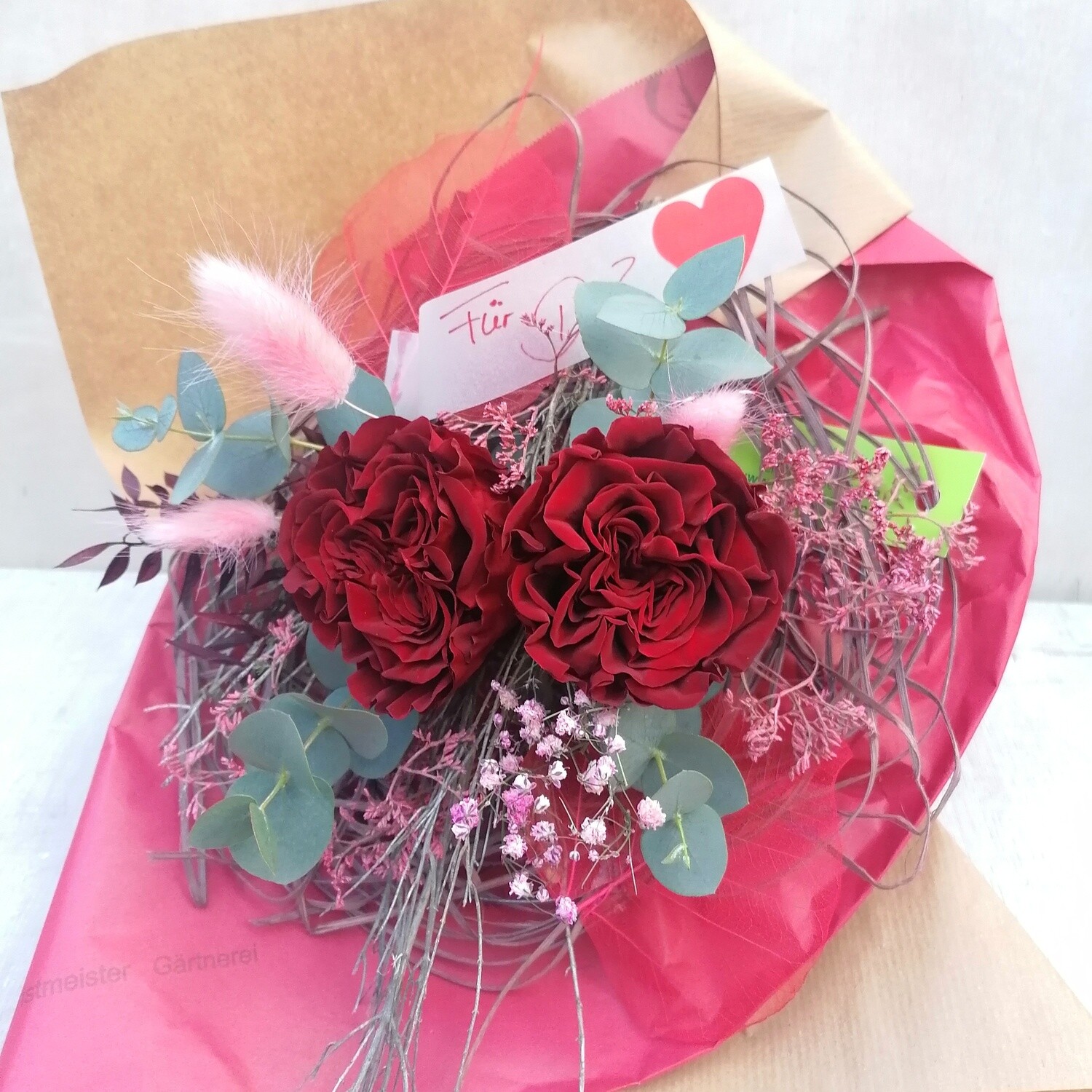 Strauß mit stabilisierten Rosen