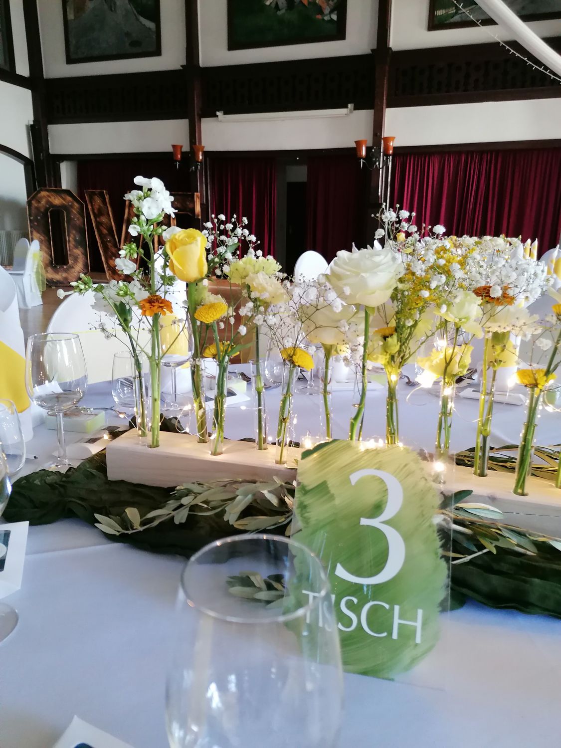 Blütenband mit Lichtern