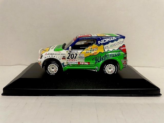 MODELLINO MITSUBISHI PAJERO DAKAR 2001