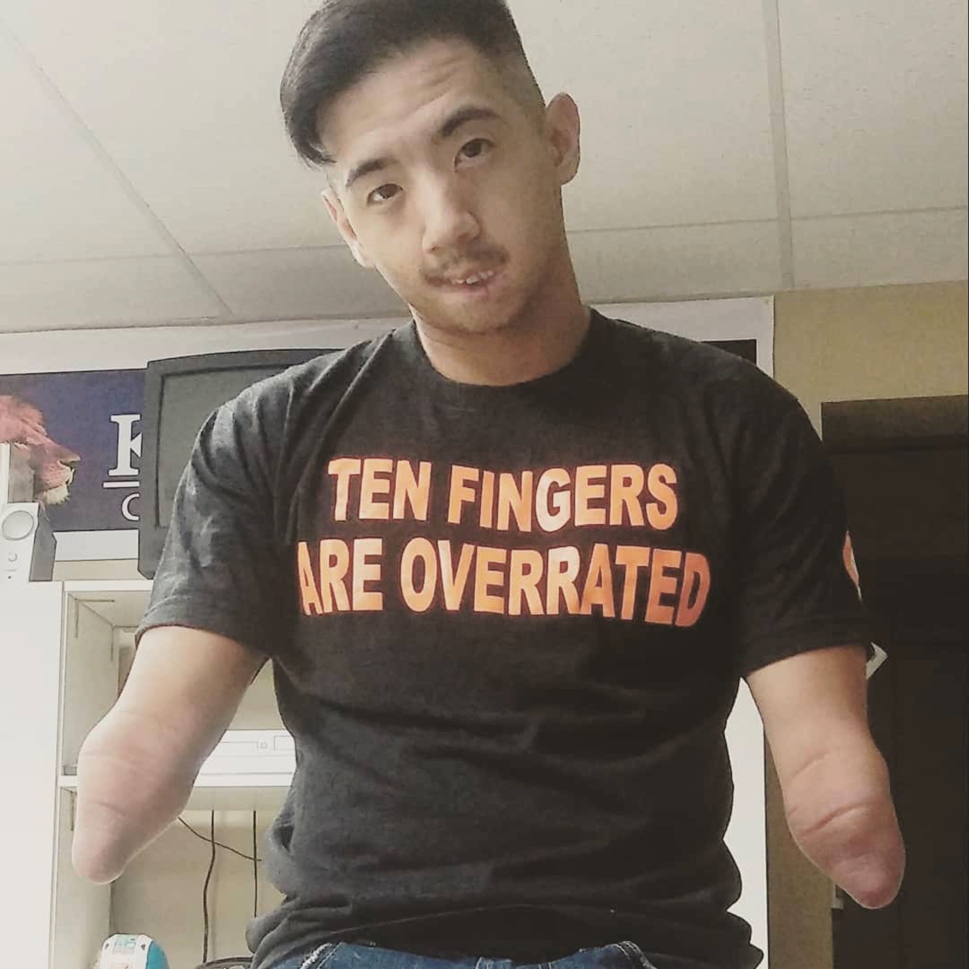 Unisex "Ten Fingers Are Overrated" Vintage Black T-shirt