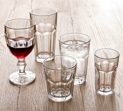Vasos, copas y jarras
