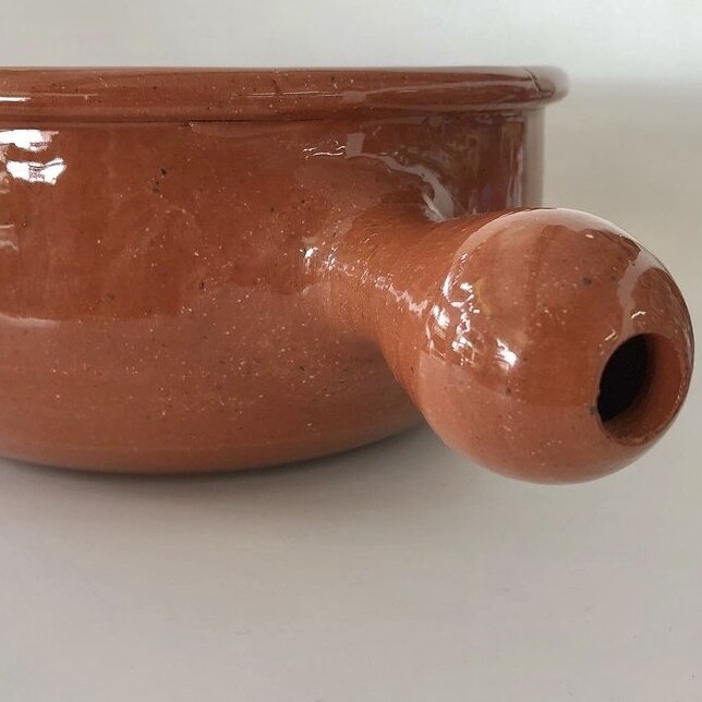 OLLA BARRO 22CM C/ MANGO S/ TAPA